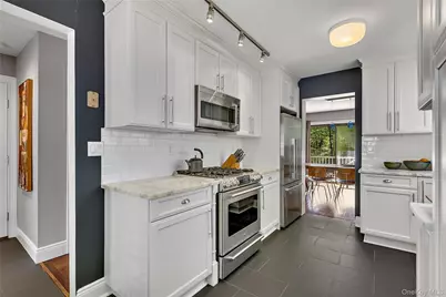 127 Stone Bridge Square, Chappaqua, NY 10514 - Photo 3