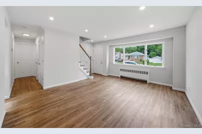 986 Cayuga Road, West Hempstead, NY 11552 - Photo 9