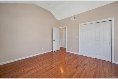 2454 Jefferson Street, East Meadow, NY 11554 - Photo 15
