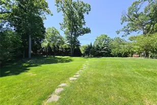249 Cold Spring Rd, Syosset, NY 11791 - Photo 23