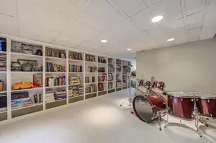 121 Laurel Ln, Syosset, NY 11791 - Photo 29