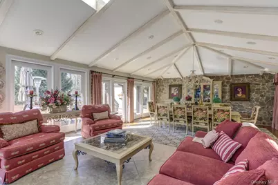 121 Laurel Lane, Syosset, NY 11791 - Photo 5