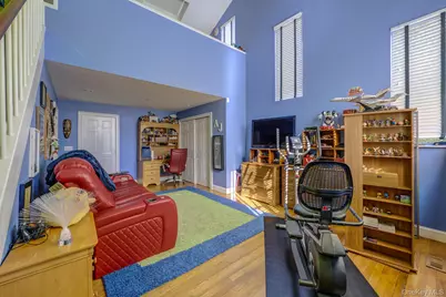 121 Laurel Lane, Syosset, NY 11791 - Photo 21