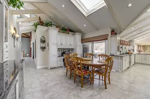 121 Laurel Ln, Syosset, NY 11791 - Photo 9