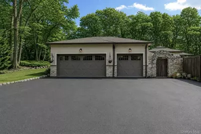121 Laurel Lane, Syosset, NY 11791 - Photo 33