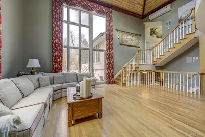 121 Laurel Lane, Syosset, NY 11791 - Photo 13