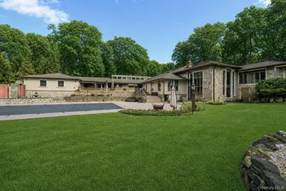 121 Laurel Lane, Syosset, NY 11791 - Photo 31