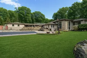 121 Laurel Ln, Syosset, NY 11791 - Photo 31
