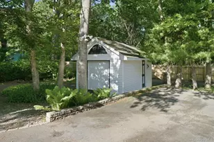 8 Lorraine Ct, Medford, NY 11763 - Photo 35