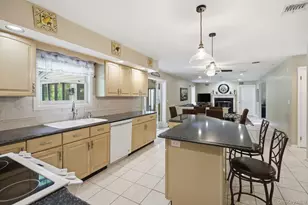 8 Lorraine Ct, Medford, NY 11763 - Photo 19