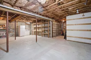 8 Lorraine Ct, Medford, NY 11763 - Photo 39