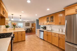3 Sugar Pine Cir, Medford, NY 11763 - Photo 17