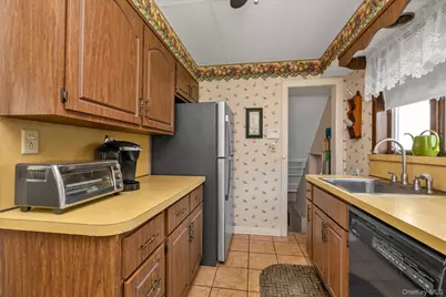 18 W Melrose Street, Valley Stream, NY 11580 - Photo 9