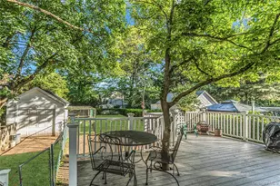 38 MacGregor Ave, Roslyn Heights, NY 11577 - Photo 17