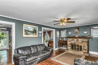 38 Macgregor Avenue, Roslyn Heights, NY 11577 - Photo 5