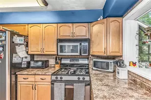 38 MacGregor Ave, Roslyn Heights, NY 11577 - Photo 11