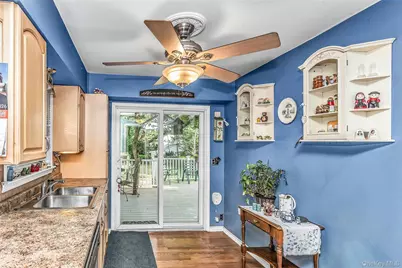38 Macgregor Avenue, Roslyn Heights, NY 11577 - Photo 9