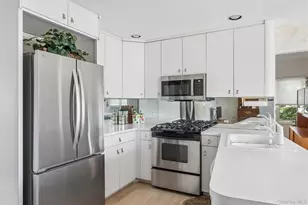 20 Melbourne Ln, Old Bethpage, NY 11804 - Photo 11