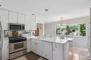 20 Melbourne Ln, Old Bethpage, NY 11804 - Photo 9
