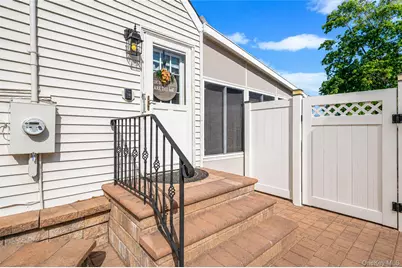 403 Brookside Court, Copiague, NY 11726 - Photo 19