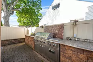 403 Brookside Ct, Copiague, NY 11726 - Photo 25