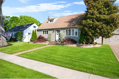 403 Brookside Court, Copiague, NY 11726 - Photo 3