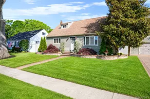 403 Brookside Ct, Copiague, NY 11726 - Photo 3