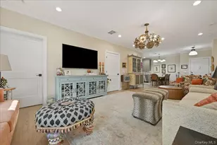 15103 Aspenwood Dr, Plainview, NY 11803 - Photo 5