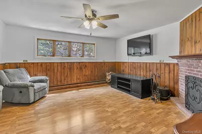 14 Brittany Court, Northport, NY 11768 - Photo 19