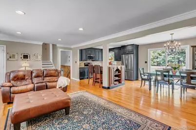 14 Brittany Court, Northport, NY 11768 - Photo 3