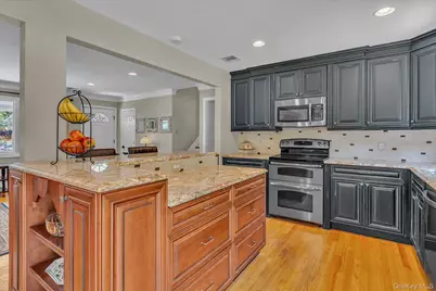 14 Brittany Court, Northport, NY 11768 - Photo 5