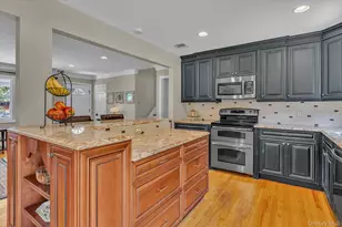 14 Brittany Ct, Northport, NY 11768 - Photo 5