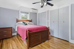 26121 Pembroke Ave, Great Neck, NY 11020 - Photo 19
