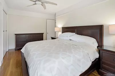 261-21 Pembroke Avenue, Great Neck, NY 11020 - Photo 21