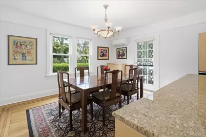 261-21 Pembroke Avenue, Great Neck, NY 11020 - Photo 15