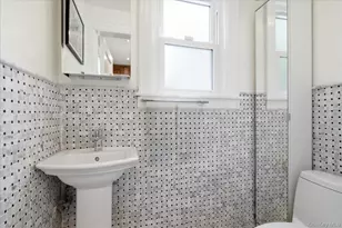 26121 Pembroke Ave, Great Neck, NY 11020 - Photo 13