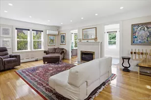 26121 Pembroke Ave, Great Neck, NY 11020 - Photo 5