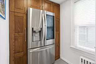 26121 Pembroke Ave, Great Neck, NY 11020 - Photo 11