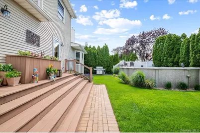 2442 6th Avenue, East Meadow, NY 11554 - Photo 33