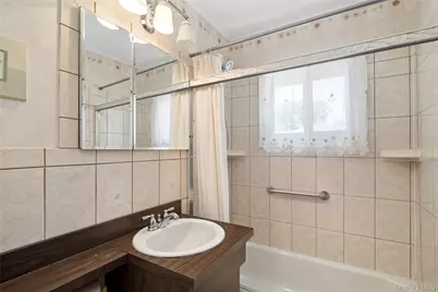 52 Center Street, Ronkonkoma, NY 11779 - Photo 13