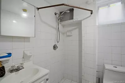 351 Grandview Boulevard, Yonkers, NY 10710 - Photo 17