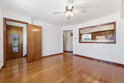[Address not provided], Lindenhurst, NY 11757 - Photo 9