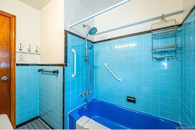 [Address not provided], Lindenhurst, NY 11757 - Photo 17