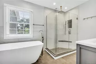 2 Eton Ct, Plainview, NY 11803 - Photo 23
