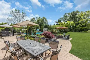 2 Eton Ct, Plainview, NY 11803 - Photo 35