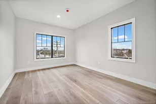 80 Dfivision St, Patchogue, NY 11772 - Photo 9