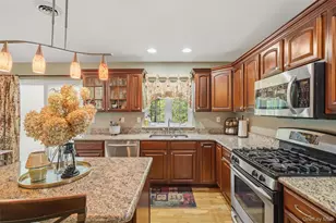 8 Wayne Ct, Middletown, NY 10941 - Photo 15