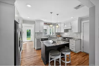 17 Barteau Avenue, Blue Point, NY 11715 - Photo 9
