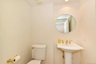 100 Harborview Drive #555, Port Washington, NY 11050 - Photo 27