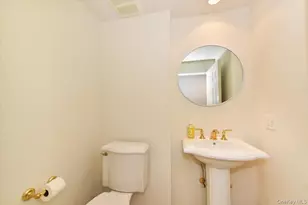 100 Harbor View Dr, Port Washington, NY 11050 - Photo 27